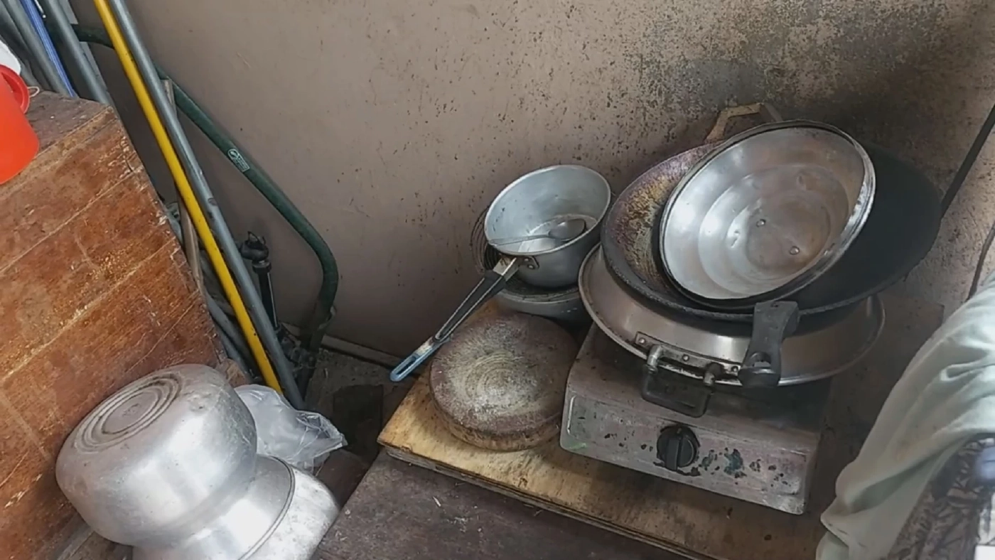 สาวใหญ่เซ็งถูกโจรขโมยถังแก๊สขณะเตรียมทำอาหารไว้ให้ลูกหลาน