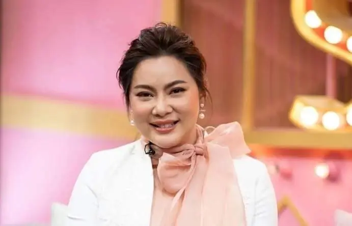 บุ๋ม ปนัดดา ถามสั้นๆ ทนายเดชา หลังส่อแววป้องแก๊งคนบนเรือ "ถึงกับไปไม่เป็น"