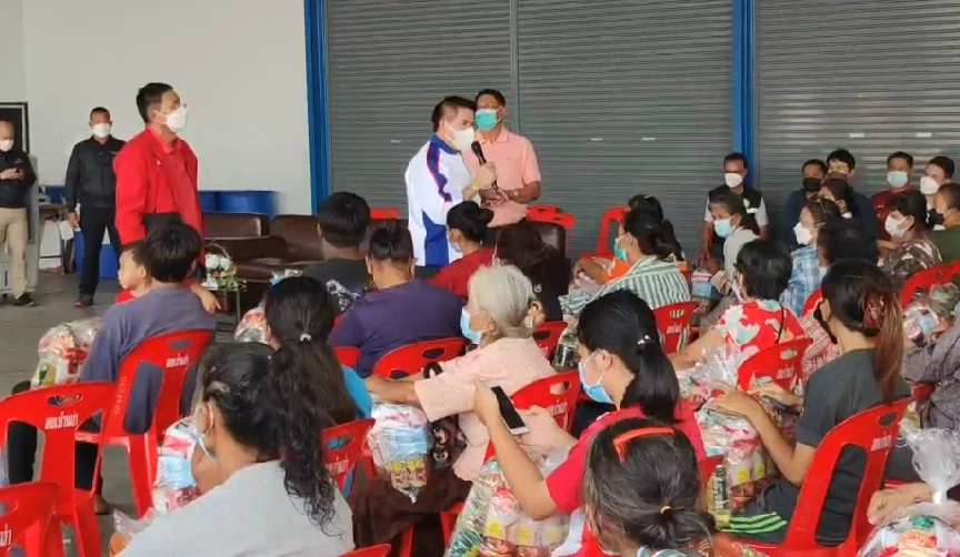 "ธรรมนัส" บุกพื้นที่ พปชร. แจงถุงยังชีพ ปชช. ที่บ้านเก่ากาญจนบุรี