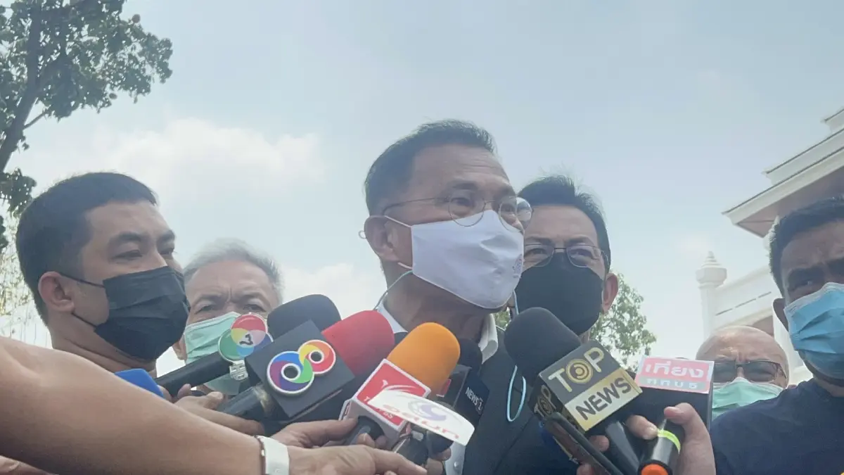 "นายวัฒนา เมืองสุข"  อดีต รมว.พัฒนาสังคมและความมั่นคงของมนุษย์