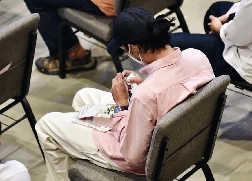 เบิร์ด นั่งมองแหวนแต่งงานที่เจ้าตัวตั้งใจทำให้แตงโมแฟนสาว