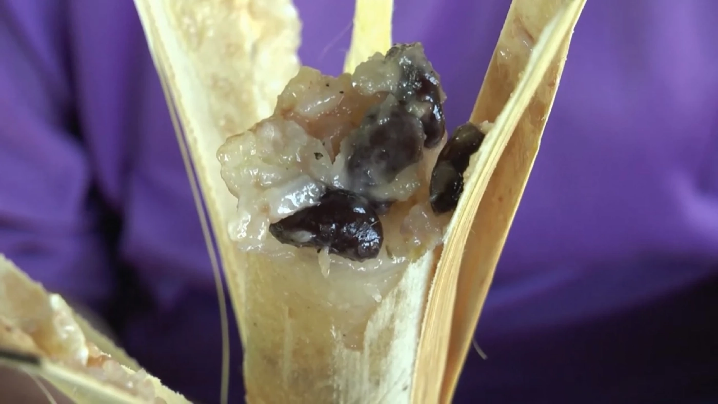 ข้าวหลามสูตรโบราณเผาด้วยเตาถ่าน ทำเงิน 1,000/วัน