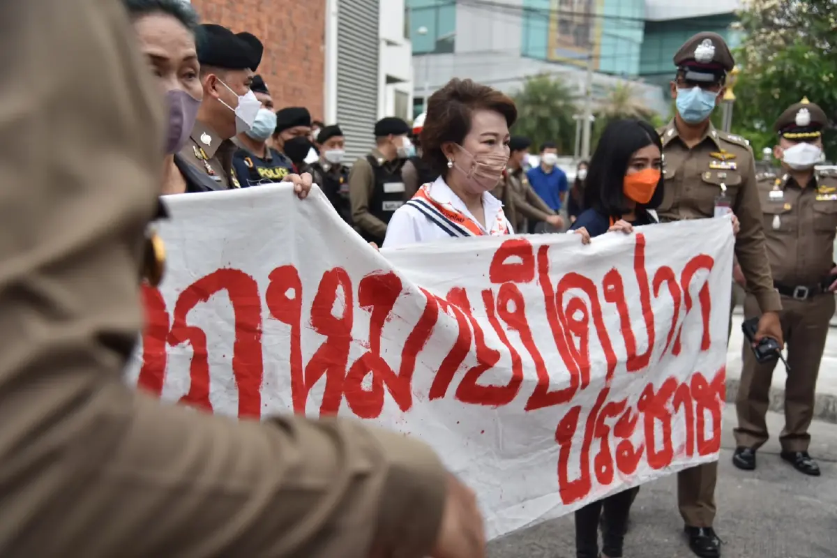 'โรม' รับทราบข้อหาหมิ่น 'บิ๊กป้อม' ระบุ ถ้าได้ประกันตัววันนี้จะสู้ตามกม.