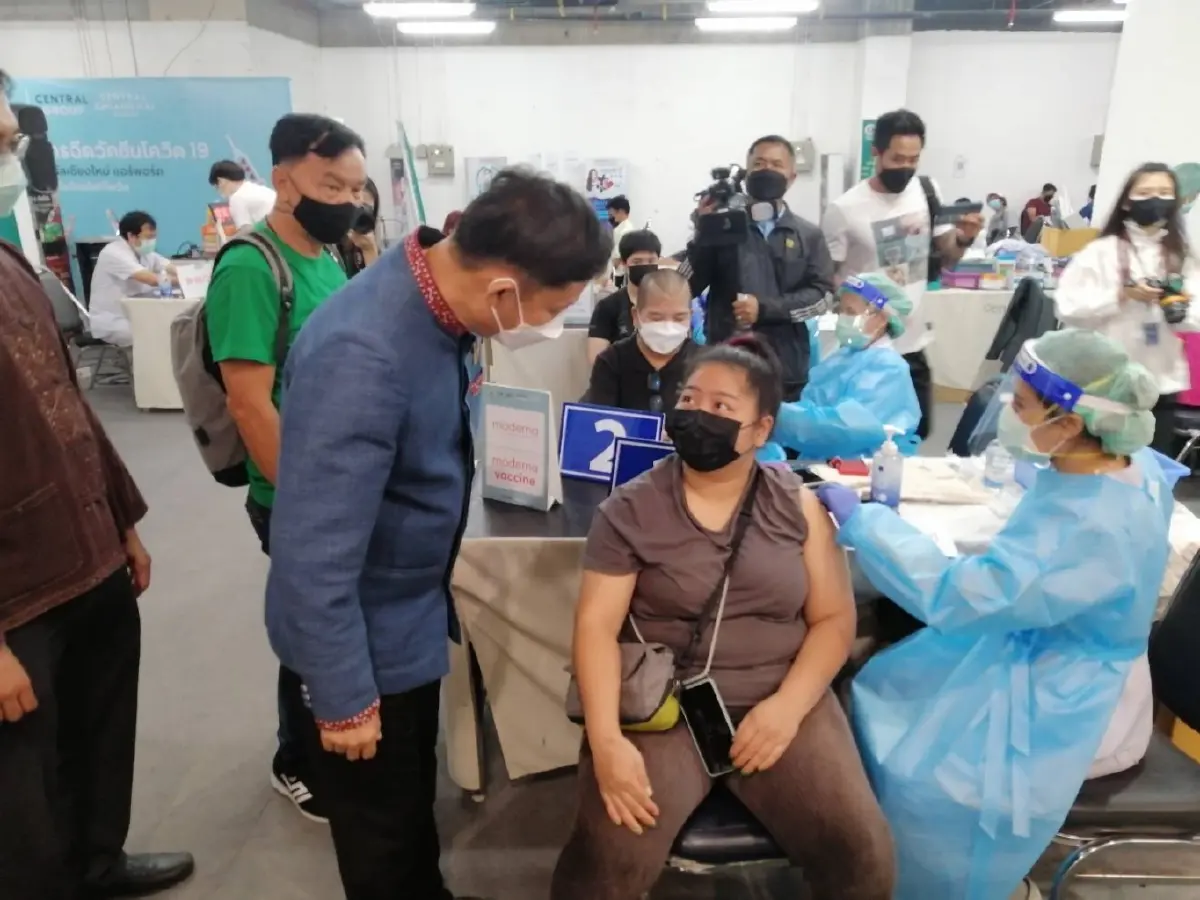 ผู้สูงอายุเชียงใหม่แห่ฉีดวัคซีนสกัดโควิดช่วงสงกรานต์