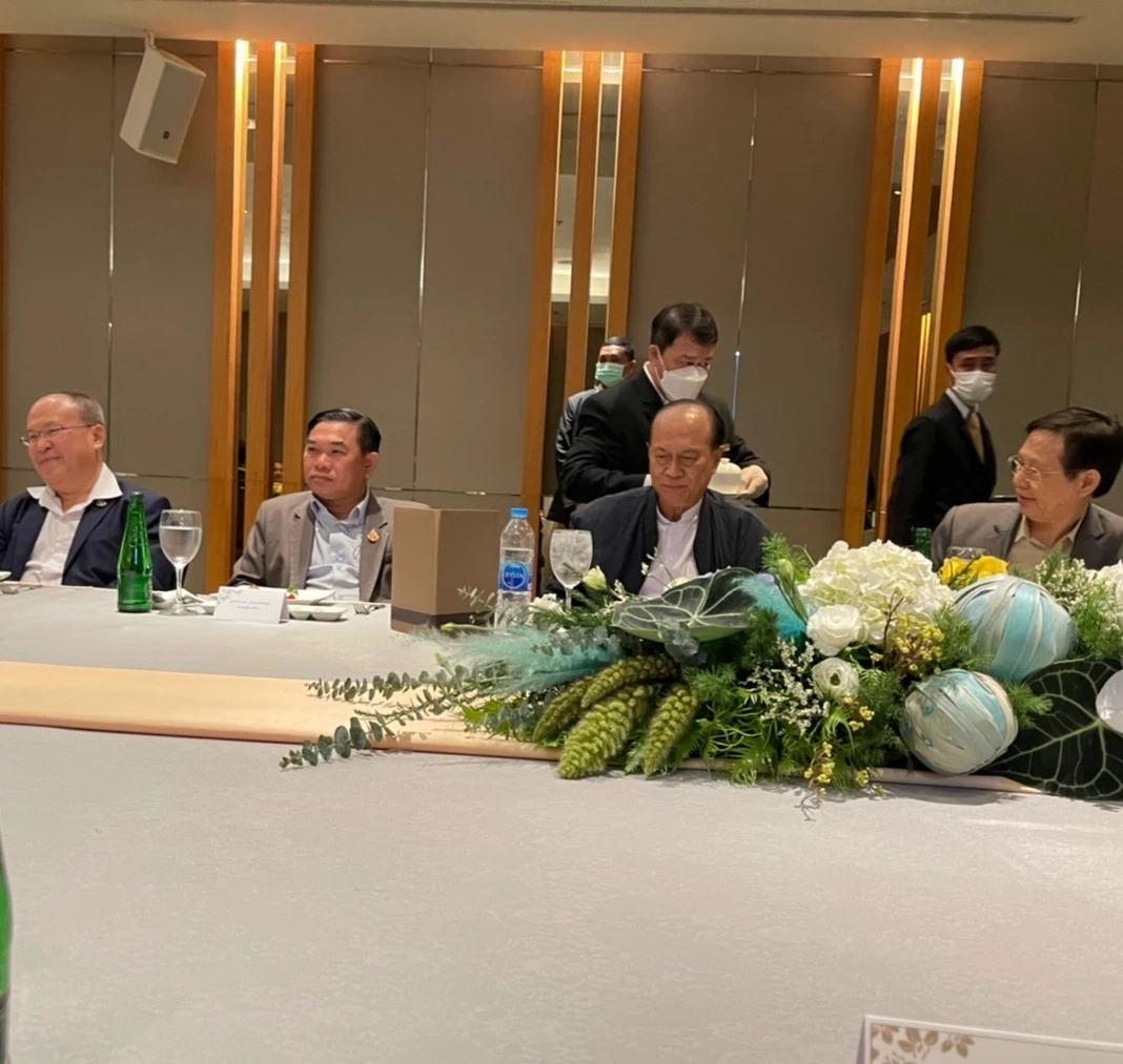 ภาพบรรยากาศงานพบปะหารือของพรรคร่วมรัฐบาล ทั้งพรรคขนาดเล็ก กลาง ใหญ่ ที่สโมสราชพฤกษ์