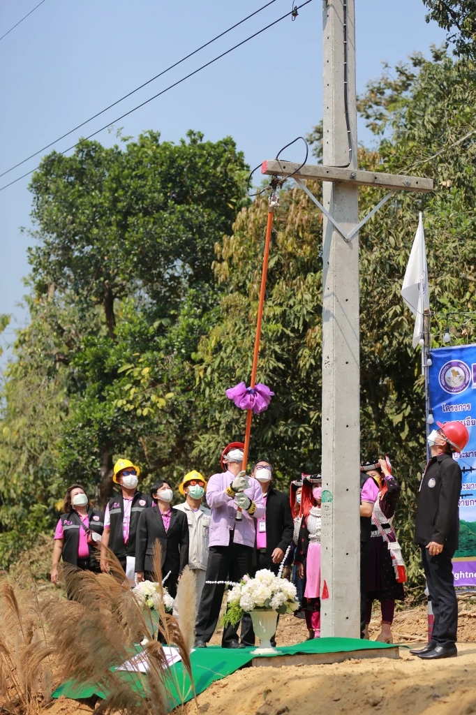 PEA ส่งมอบระบบไฟฟ้าให้กับราษฎรบ้านสุเม่น (ห้วยระแห้) อำเภอศรีสัชนาลัย จังหวัดสุโขทัย