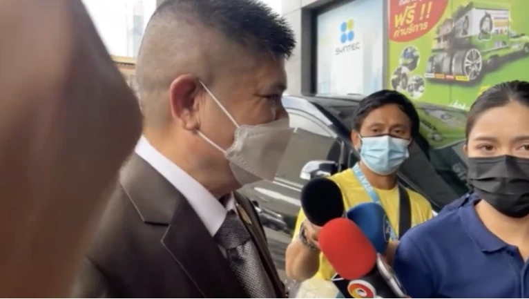 แรมโบ้ นำตำรวจบุกค้น &quot;กองสลากพลัส&quot; กว้านซื้อลอตเตอรี่ขายออนไลน์ ทำราคาแพง