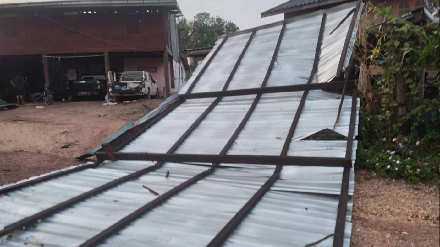 เกือบทั่วภาคตะวันออกเฉียงเหนือตอนบนเป็น เกิดพายุฤดูร้อนพัดถล่มหนัก