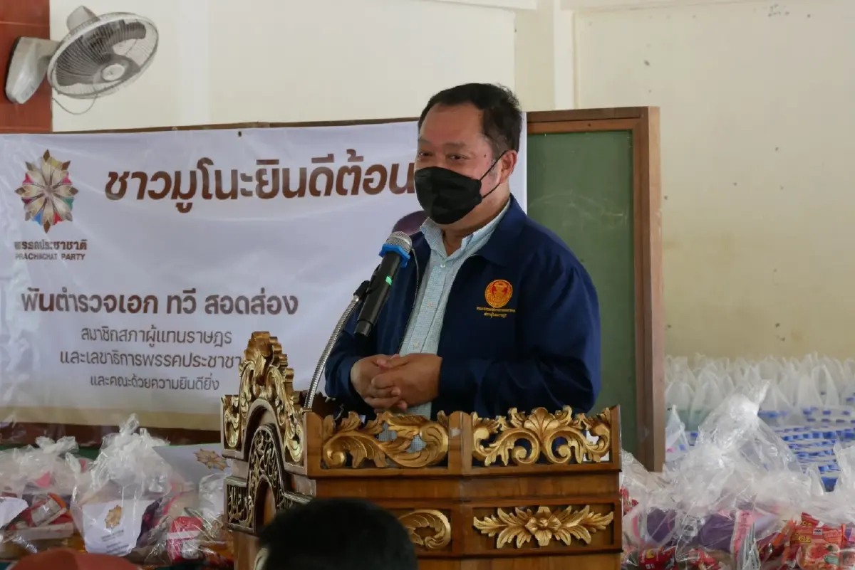 "ทวี"นำทีมส.ส.พรรคประชาชาติแจกถุงยังชีพช่วยปชช.ในพื้นที่สุไหงโกลก