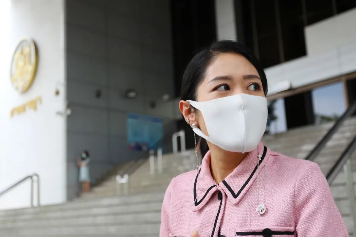 สั่งฟ้อง “ช่อ พรรณิการ์” คดี โพสต์เนื้อหาเฟซบุ๊ก ผิดพ.ร.บ.คอมฯ