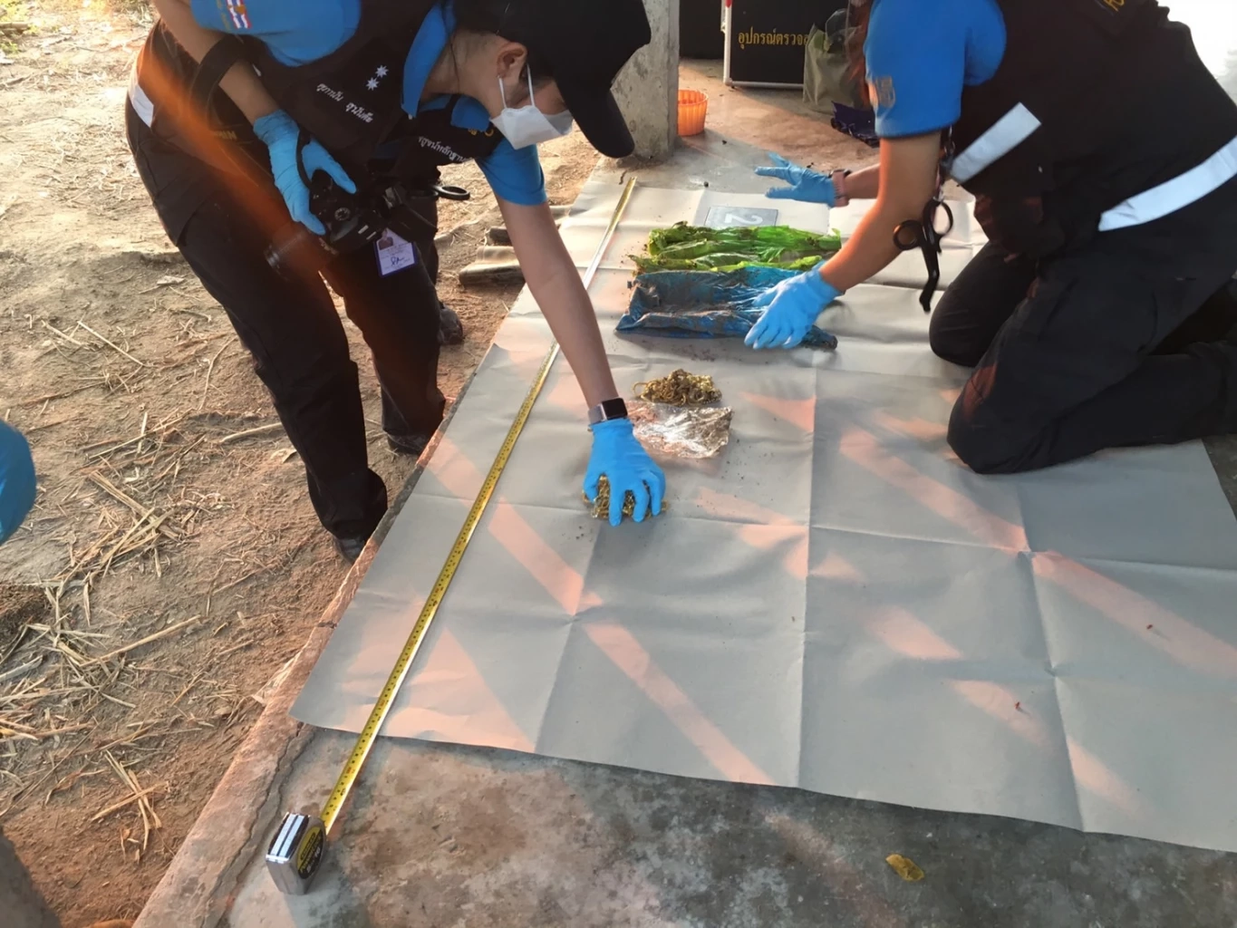 ตำรวจลำพูนนำตัวผู้กองชิงทองทำแผนหาของกลาง