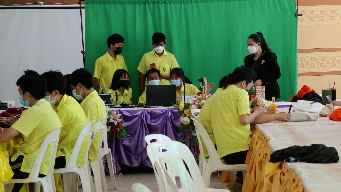 ครูห่วงเด็กออกระบบสอนการขายสินค้าออนไลน์หวังต่อยอดเป็นอาชีพ