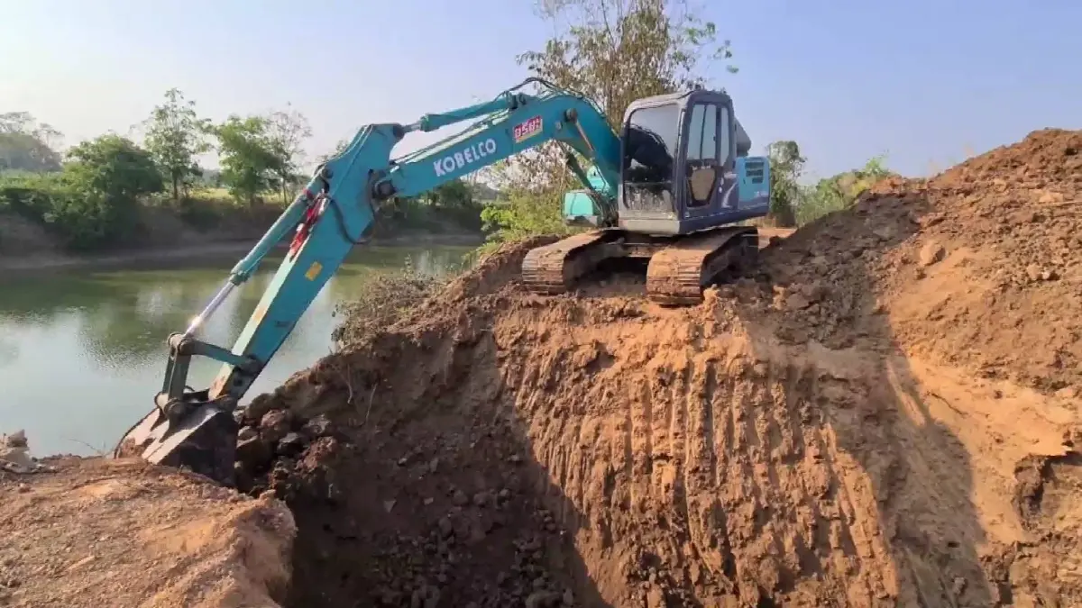 ดินสไลด์ทับคนงานก่อสร้างลึก4เมตรเสียชีวิต 3 ราย