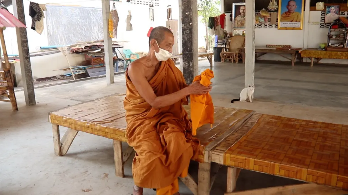 หญิงแสบตระเวนขโมยเงินพระเกือบ7หมื่นที่เตรียมไว้ผ่าตัดตาที่บอดสนิท