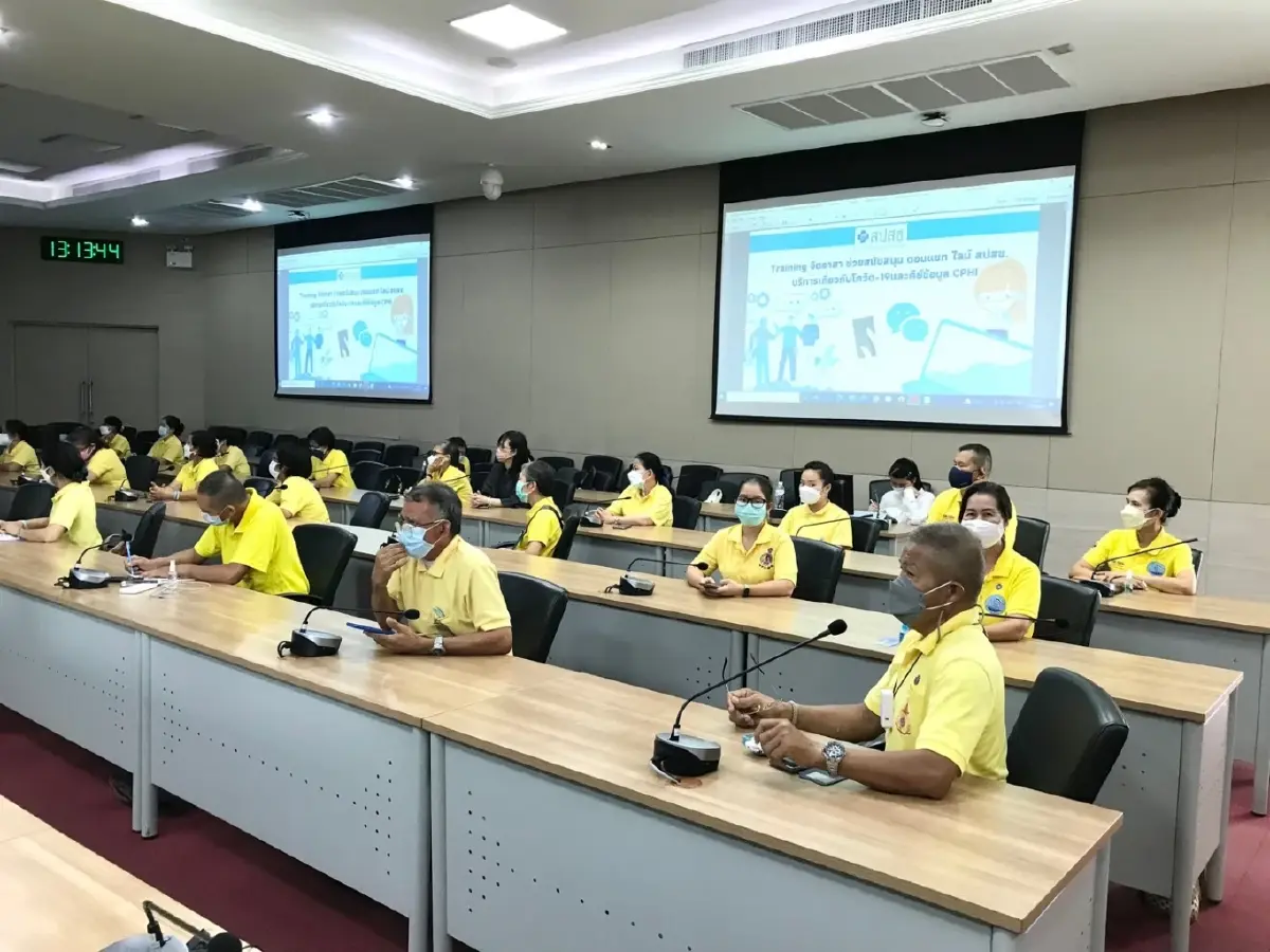 มวลชนของ กอ.รมน. ช่วยรับสายด่วน สปสช. 1330 ลงทะเบียนผู้ติดโควิดรายวัน