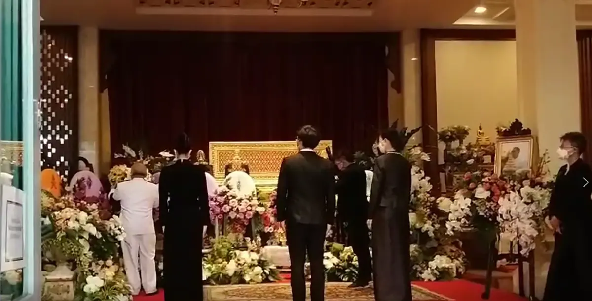 ดาราศิลปินแห่ร่วมงานสวดพระอภิธรรม "สรพงศ์ ชาตรี" เป็นวันที่สอง