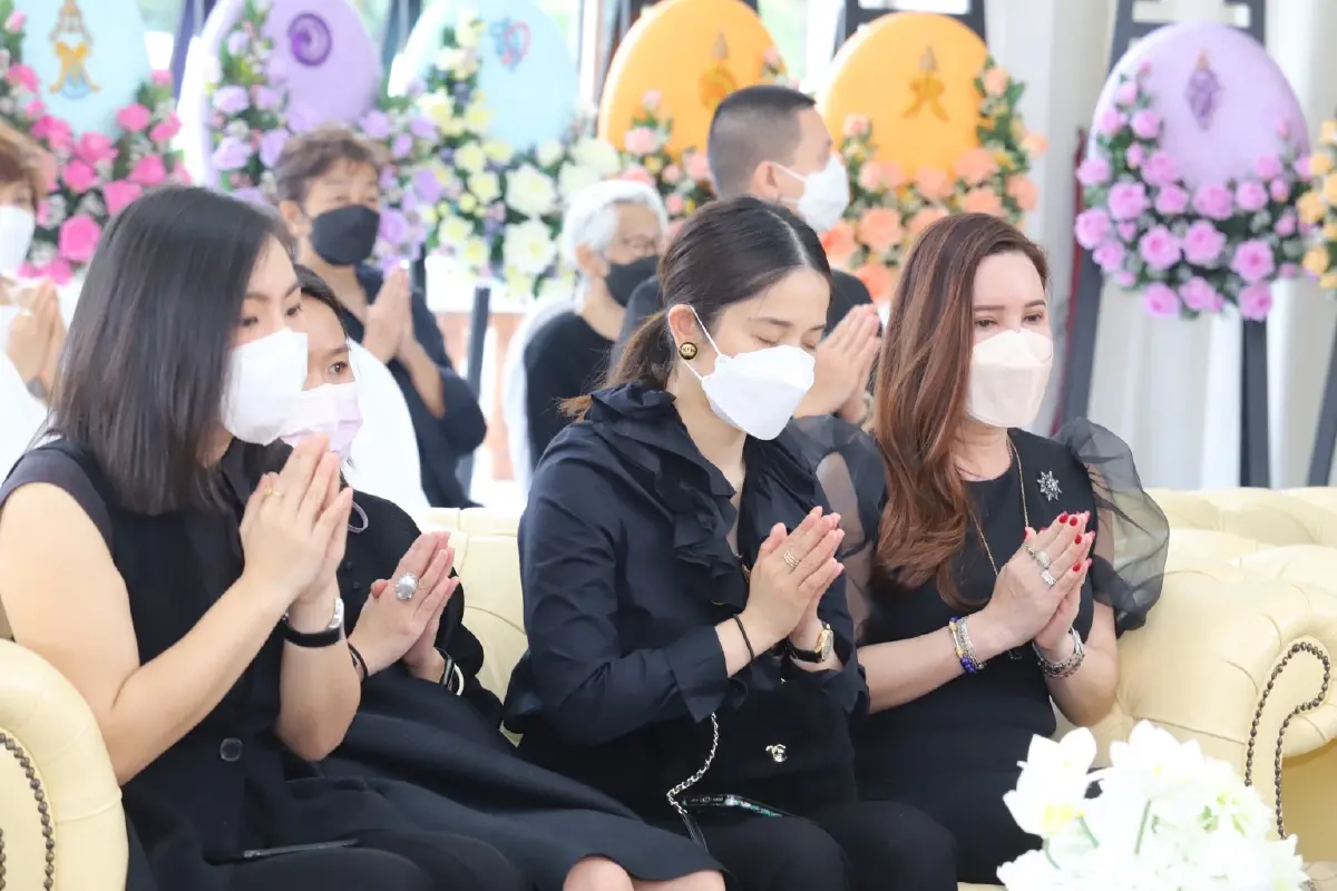 “อี๊ฟ พุทธิดา”แจ้งกำหนดการทำบุญและสวดพระอภิธรรม คุณพ่อเศรษฐา