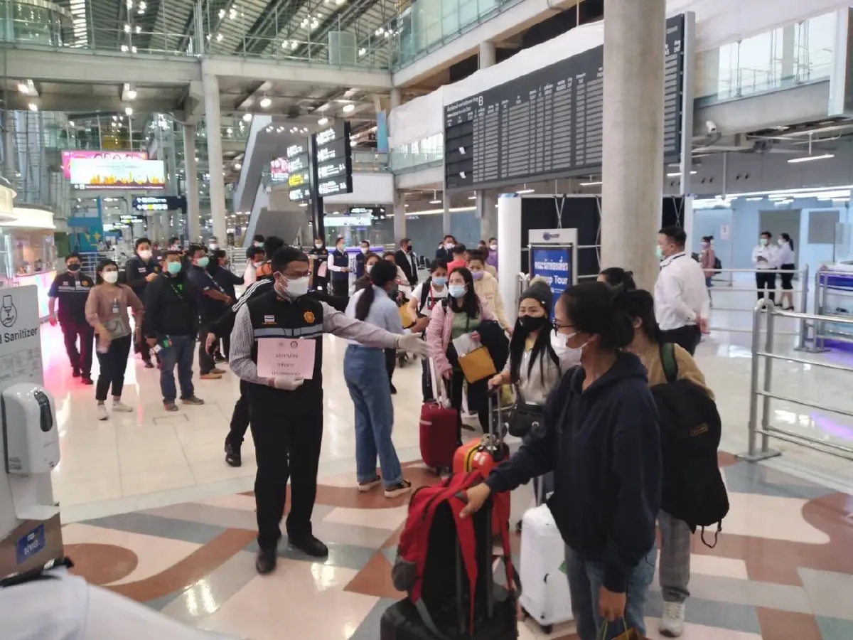 แรงงานไทย 61 ชีวิต ลี้ภัยสงครามยูเครน เดินทางถึงไทยแล้ววันนี้
