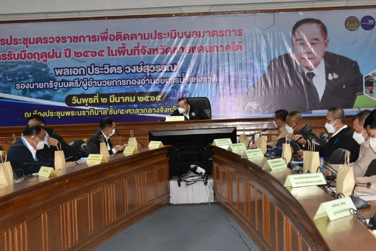 “บิ๊กป้อม”ลุยโก-ลกปลอบใจน้ำท่วมโยนงบ 44 ล. สร้างพนังกั้นน้ำ