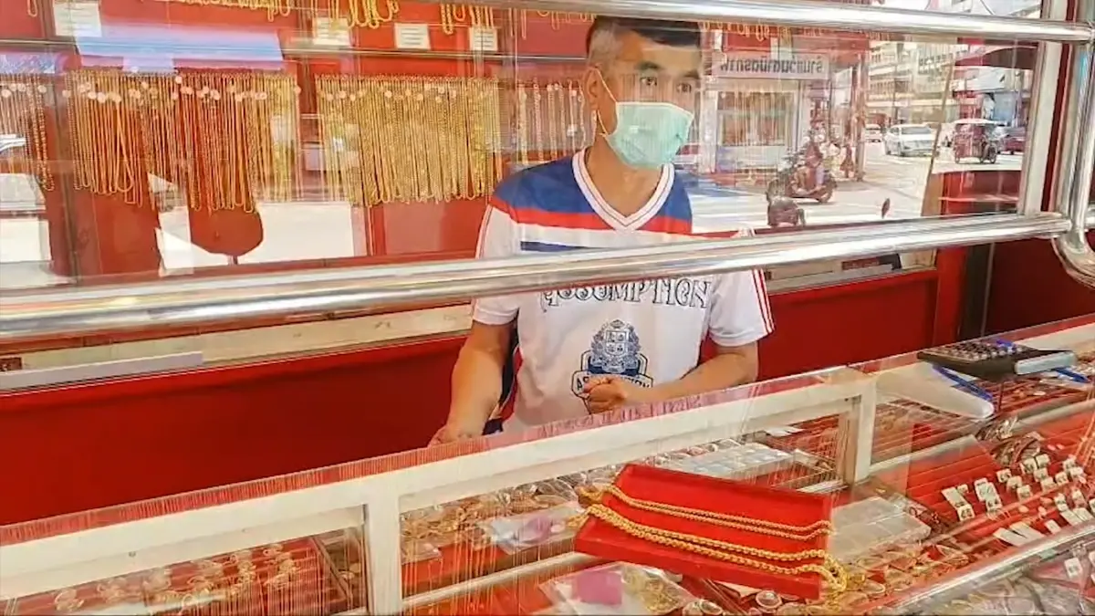 ชาวบ้านแห่ไถ่ 'ทอง' โรงจำนำ ก่อนขายทำกำไร