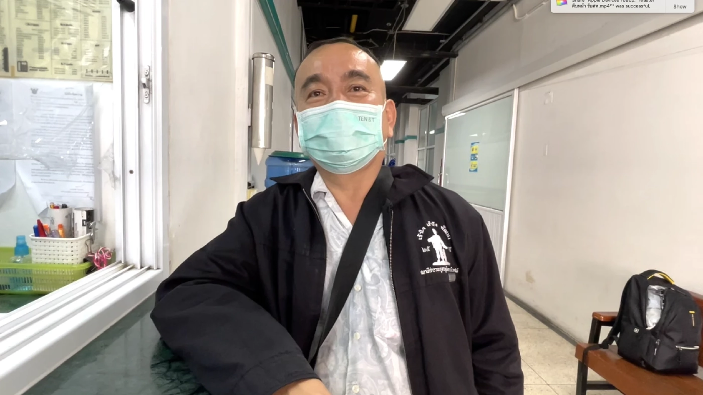 พ่อรับศพลูกชายที่ถูกตำรวจยิงในแฟลตยันทำใจไม่ได้