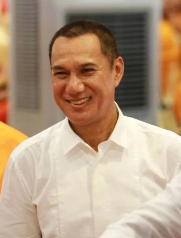 &quot;เอก สรพงศ์ ชาตรี&quot; หรือ นายกรีพงษ์ เทียมเศวต