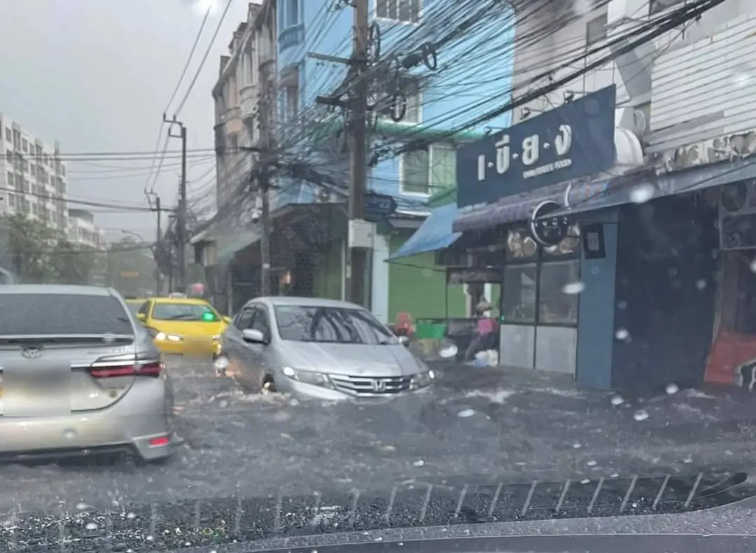 ฝนถล่มทั่วกรุงเทพ ฯ “คลองเตย”  อ่วมสุด วัดได้ 15.5 มม.