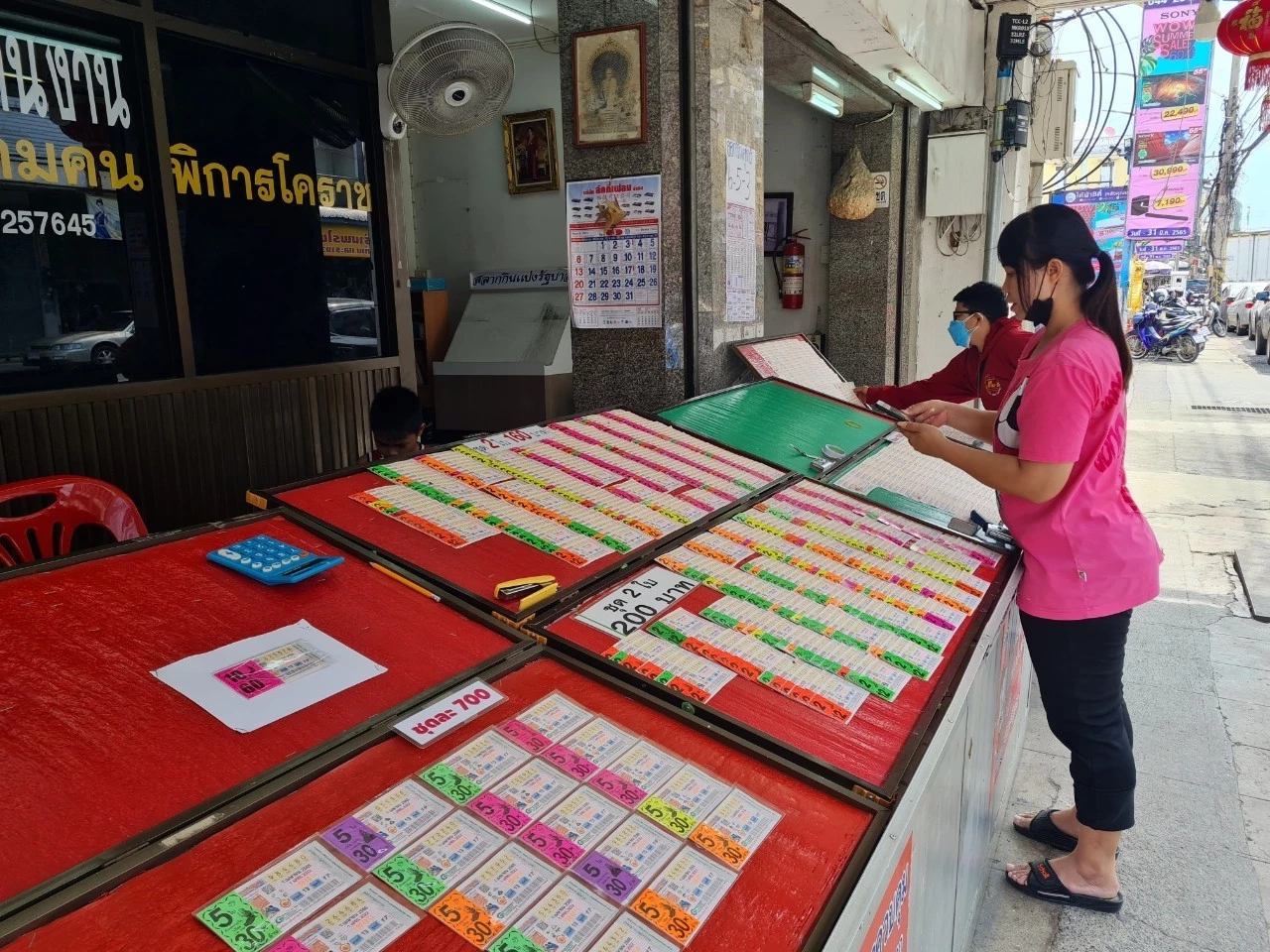 ผู้ค้าสลากโคราช โอด เปิดแอพขายออนไลน์ลำบากซื้อขาย แก้หวยแพงไม่ได้