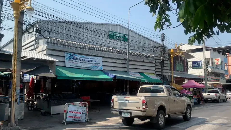 ปิดตลาดบ้านเหนือแม่สอดหลังโควิดระบาดหนัก
