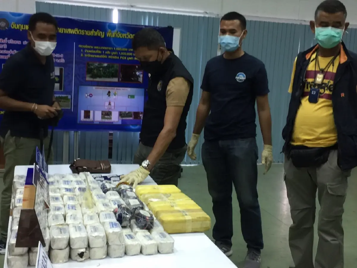รวบแก๊งยาบ้า “มันทุกเม็ด” คาด่านตรวจ พร้อมยึดของกลางกว่า 2.6 แสนเม็ด