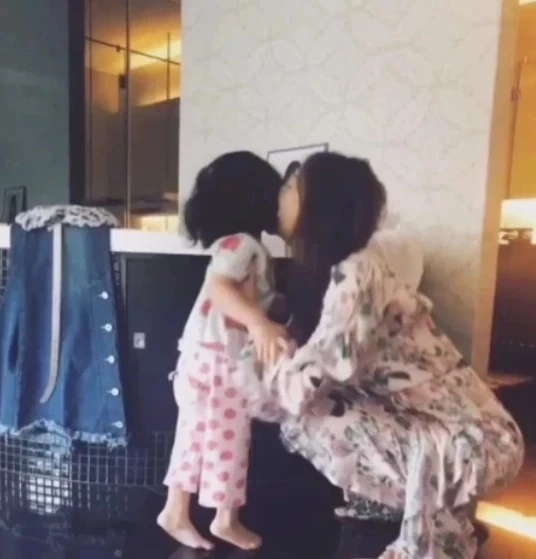 ชาวเน็ตสุดเศร้า "น้องอีสเตอร์" ลูกสาวบุญธรรม "แตงโม" ยังร้องหามี้โมทุกวัน