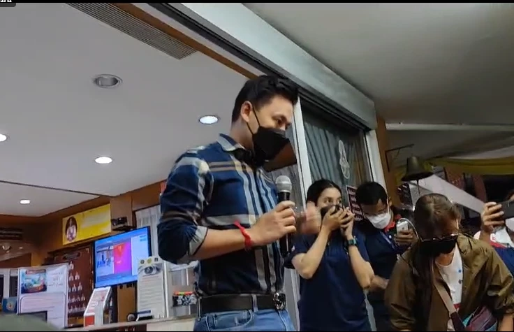 "ทนายตั้ม" เข้าให้ปากคำคดี "แตงโม" เสียชีวิต อวยพรแม่ขอให้ "เฮงเฮงปังปัง"