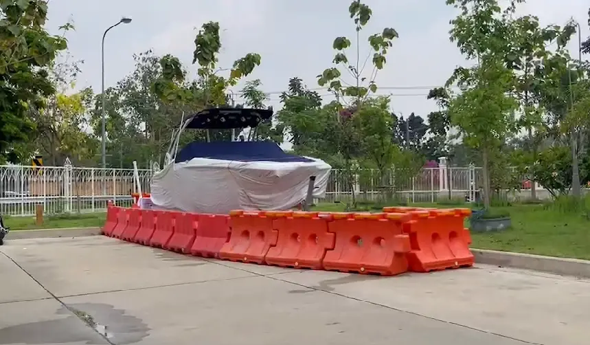 ตร. ย้ายที่เก็บสปีดโบ๊ทของกลางคดี "แตงโม" ตกน้ำ ไปไว้ที่แขวงทางหลวงชนบท