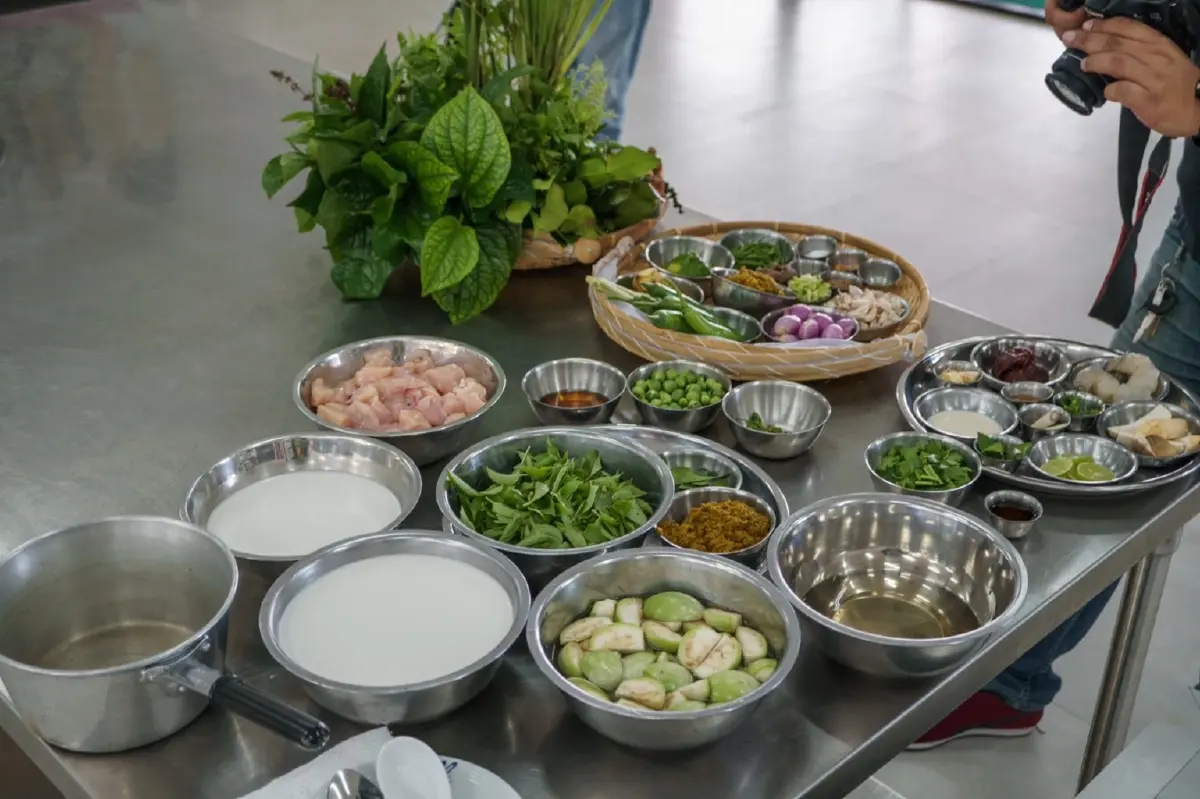 สวนนงนุชพัทยา ร่วมกับ วัดคีรีวงก์ เสริมทักษะความรู้ การกินอาหารสมุนไพร อย่างไรให้ปลอดภัย ปลอดโรคหวังให้คนหันมากินอาหารไทย ต้านโรคภัย
