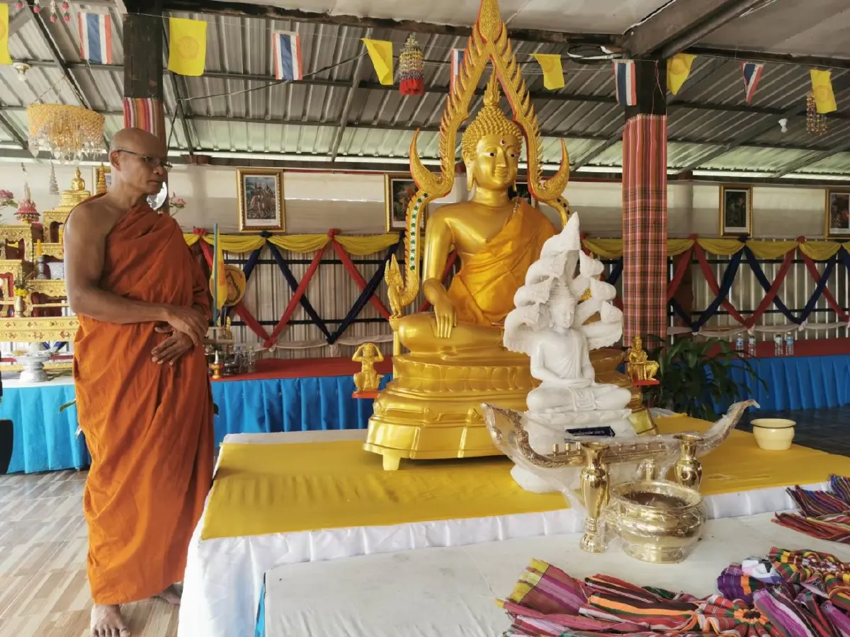 แฟนคลับถวายพระประธานวัดและมอบทุนการศึกษา ร.ร.ร่วมทำบุญวันเกิดให้ “ลิซ่า”