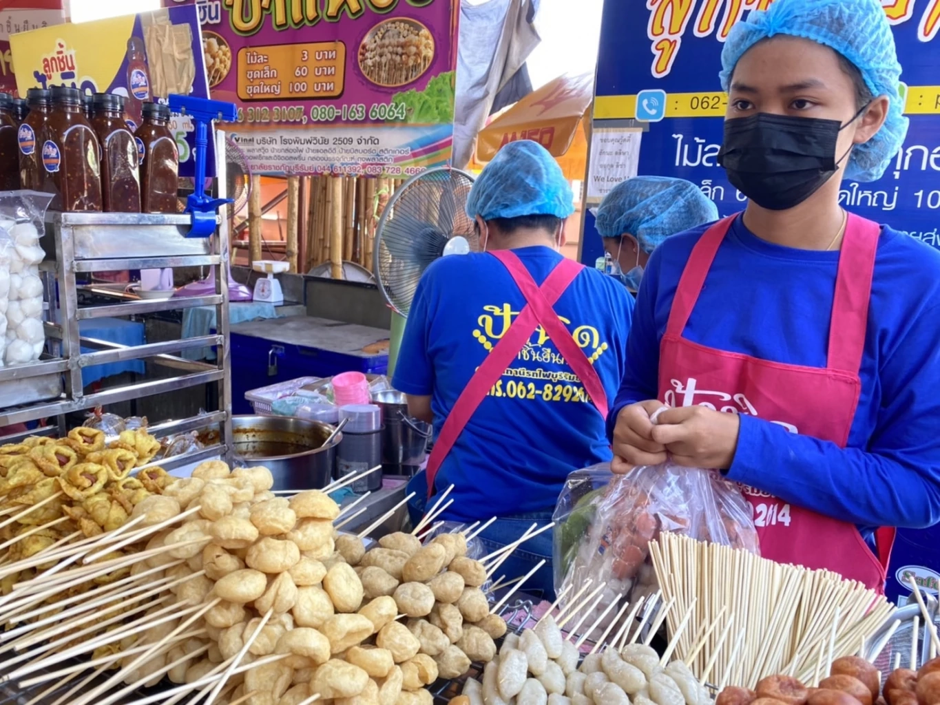 เริ่มแล้วแจกลูกชิ้นวันเกิดลิซ่า หญิงลีเกิดวันเดียวกันให้เล่นสระน้ำฟรี