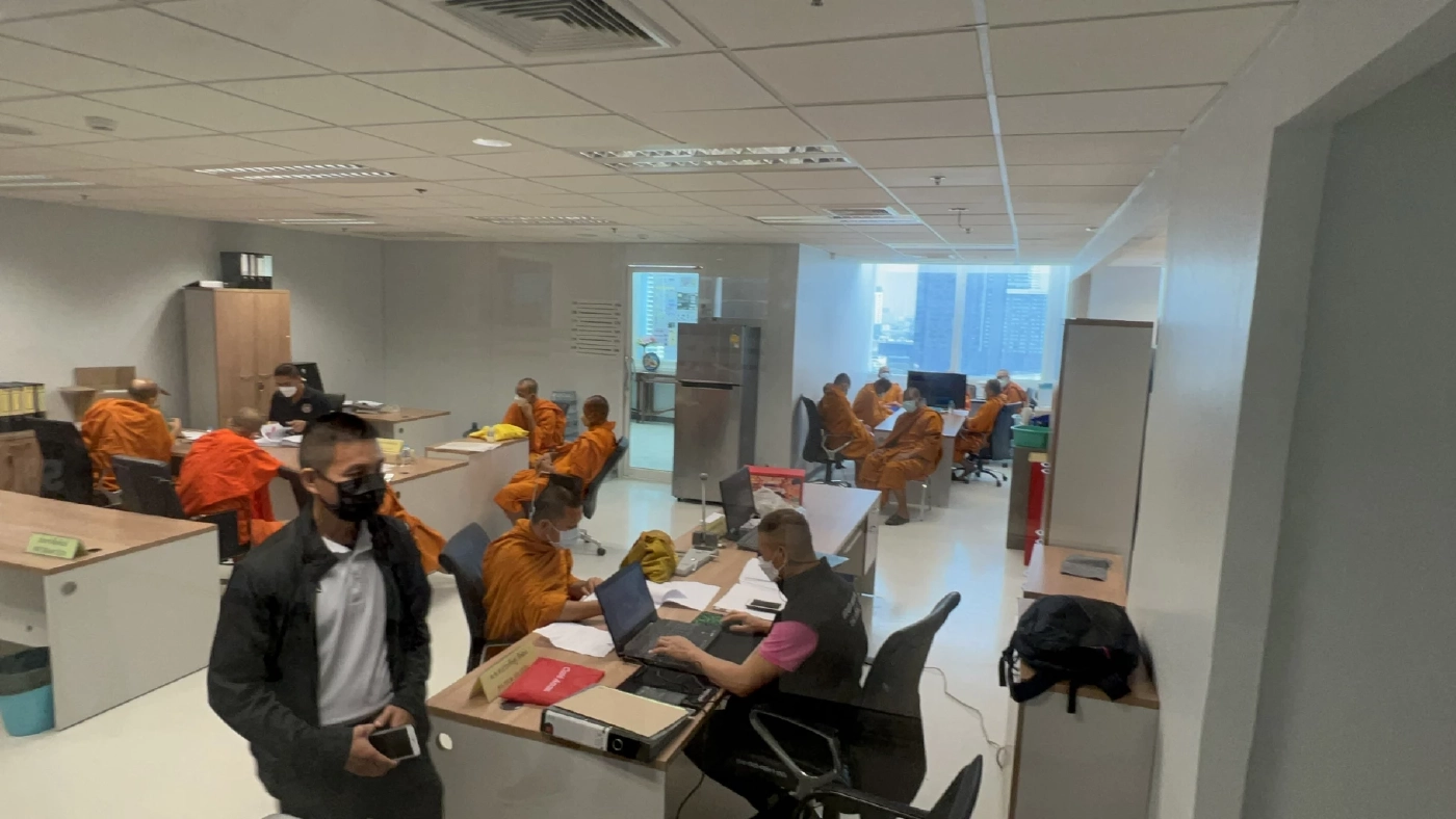 เจ้าคุณแจ๊ค พร้อม 11 เจ้าอาวาส เข้าพบ พงส.ปปป. รับข้อหาทุจริตเงินทอนวัดเพิ่ม 2 คดี