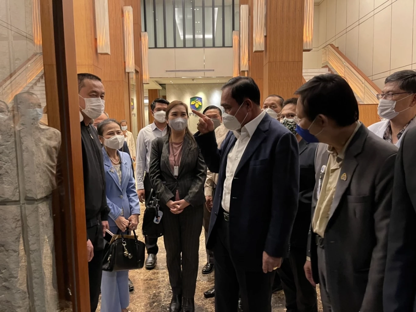 นายกฯลุงตู่ กระชับพื้นที่เคลียร์ใจพรรคร่วม SML พรรคเล็กขอร้อง"อย่ายุบสภา"