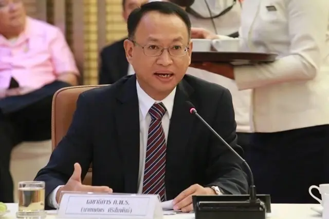 นายทศพร ศิริสัมพันธ์ ประธานคณะที่ปรึกษานายกรัฐมนตรี