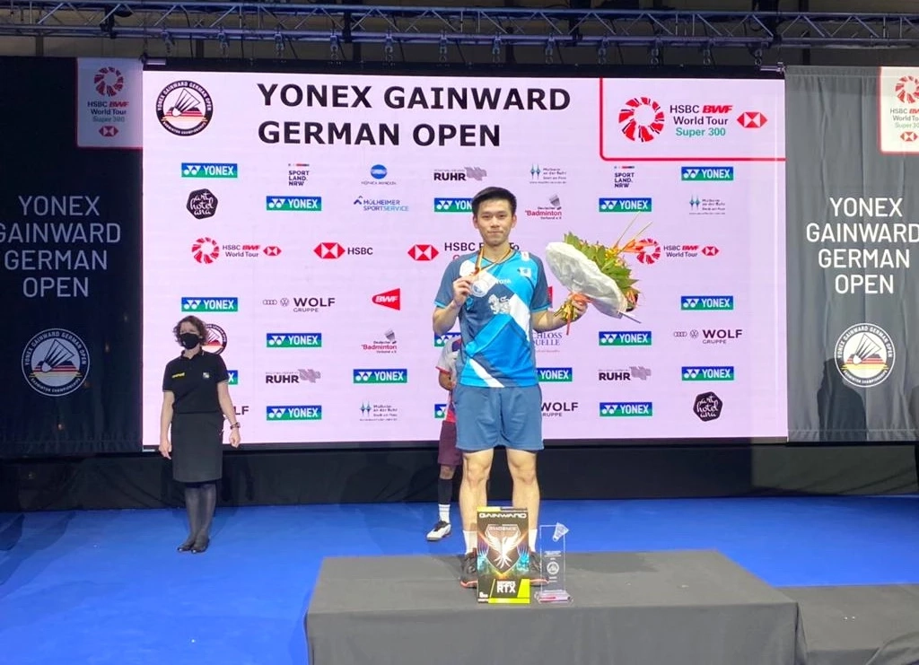 "วิว-กุลวุฒิ" ผงาดซิวแชมป์ประเภทชายเดี่ยว ตามหลัง "บาส-ปอป้อ" ที่ได้แชมป์คู่ผสมไปก่อนหน้า