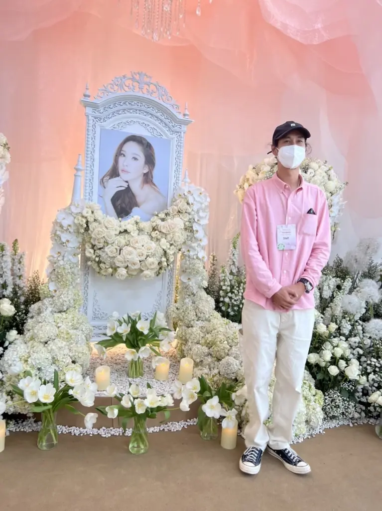 "เบิร์ด" แฟนหนุ่มของแตงโมที่คอยช่วยดูแลการจัดงานพิธีไว้อาลัย