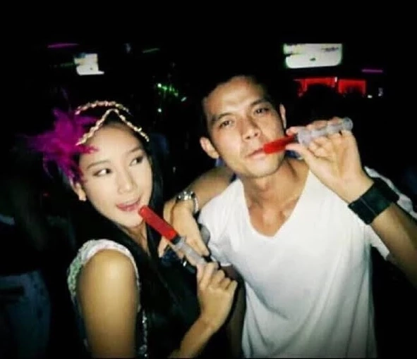 ภาพของ "อะตอม" กับดาราสาว "แตงโม นิดา"