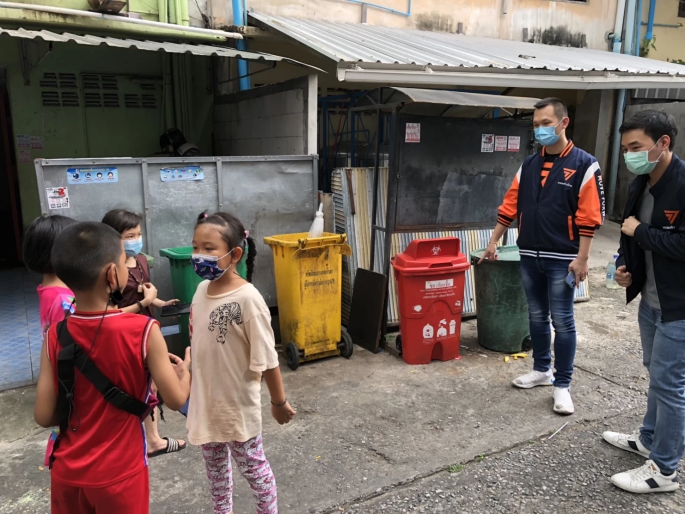 พรรคก้าวไกล ห่วงโควิดกระจายสู่เด็ก วอน กทม.จัดการ "ขยะติดเชื้อ"