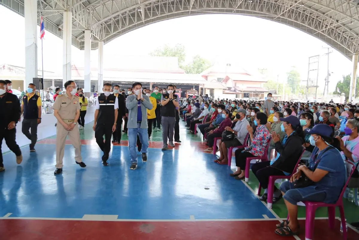 "ธรรมนัส"ลุยขยายฐานเสียงพื้นที่เชียงรายพร้อมมอบถุงยังชีพ 1,300 ชุด