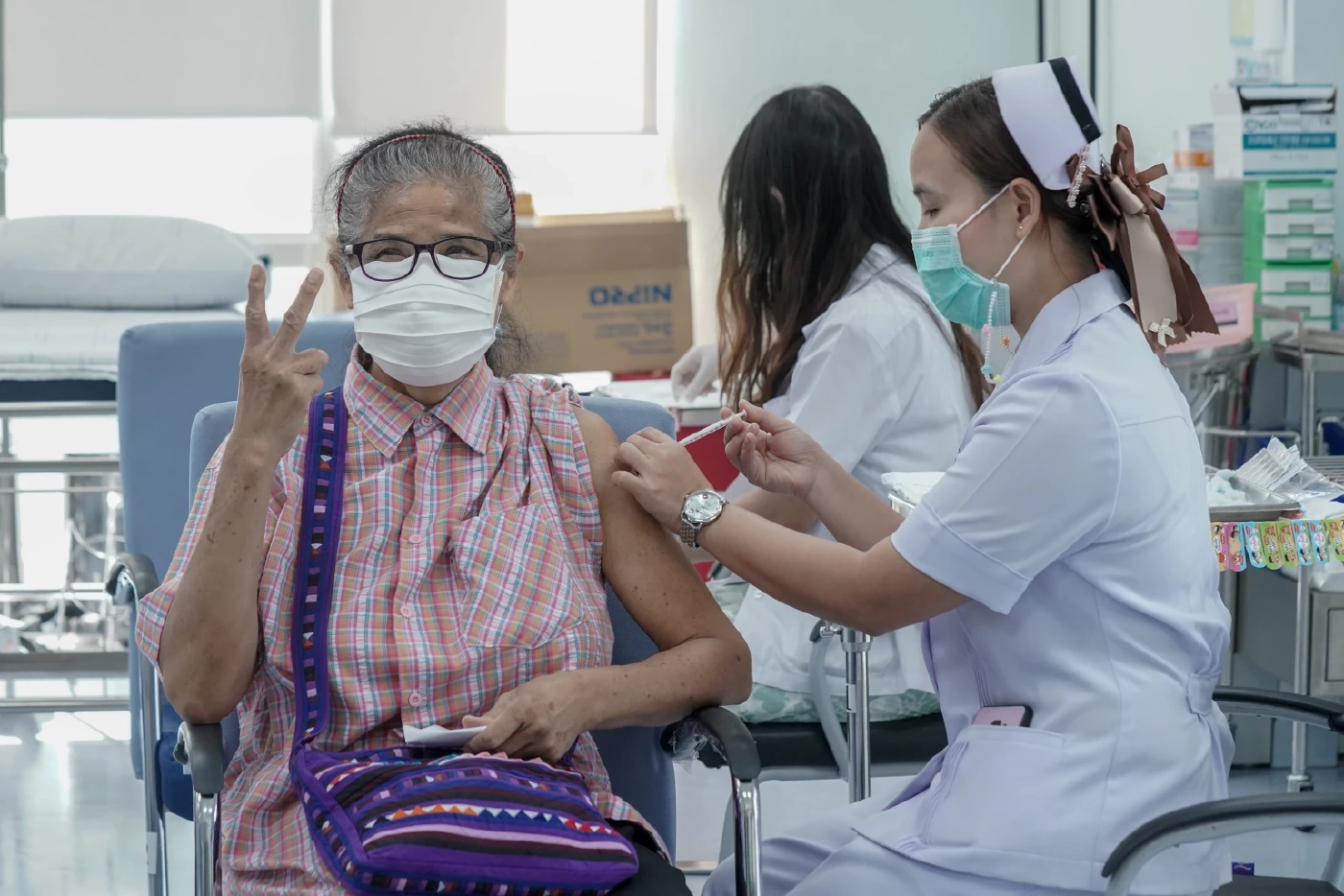 นายกฯ ห่วง “ผู้สูงอายุ” แนะลูกหลาน พาเข้ารับฉีดวัคซีน ลดโอกาสเสียชีวิต