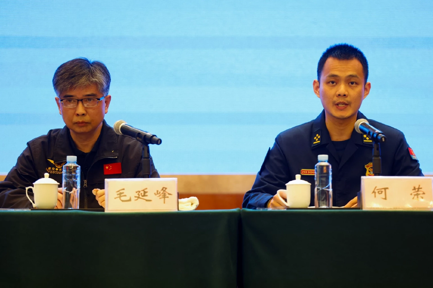 จีนพบกล่องดำของเครื่องบินตกบนภูเขาแล้ว