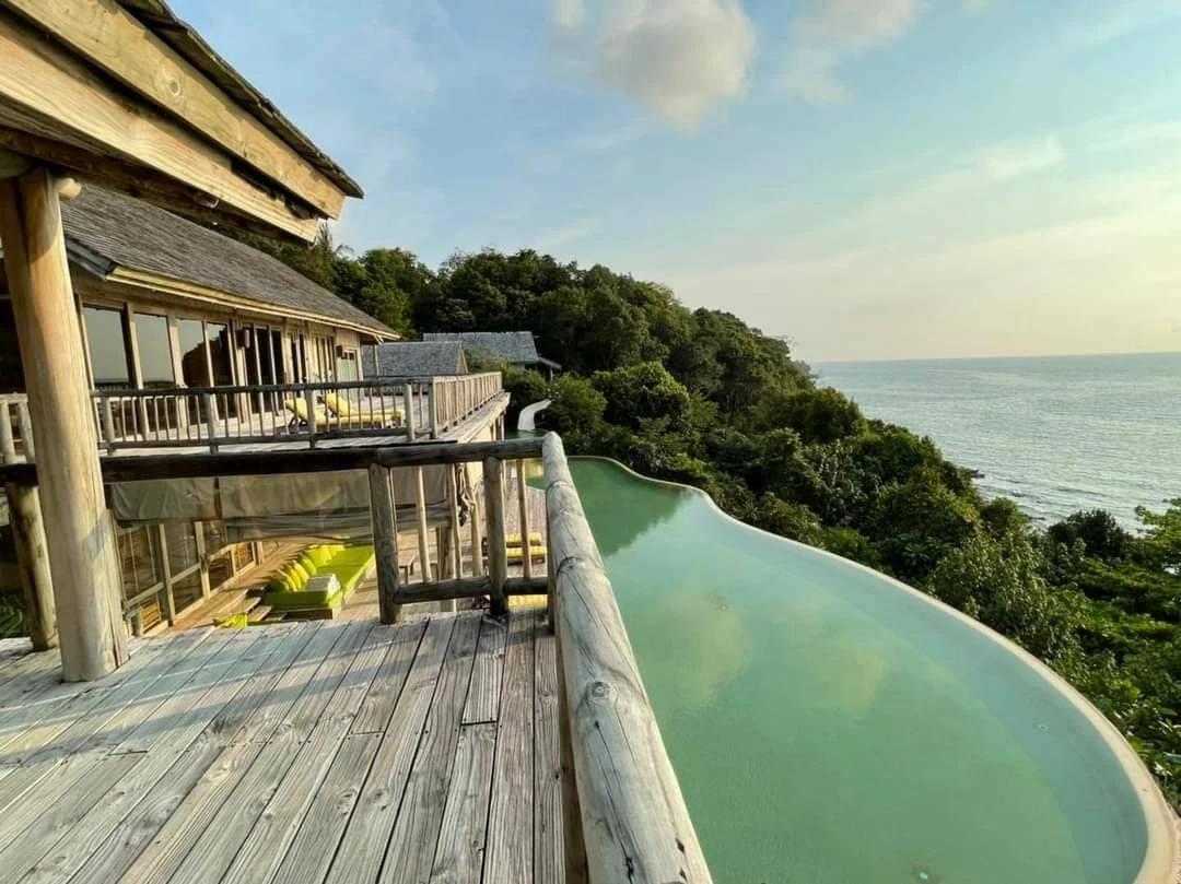 ไหม้วอด รร.สุดหรูเกาะกูด ชาวเน็ตฮือฮาค่าพักแพงระยับแต่ไร้เครื่องเตือนภัย