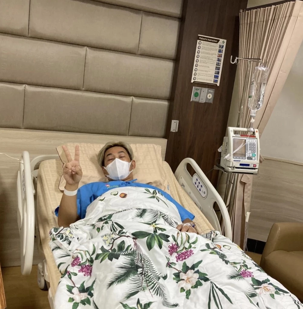 “เอ๊าะ กีรติ” พิธีกรชื่อดัง แอดมิทด่วน ครอบครัวเผยภาพใบหน้า FC สุดห่วงใย