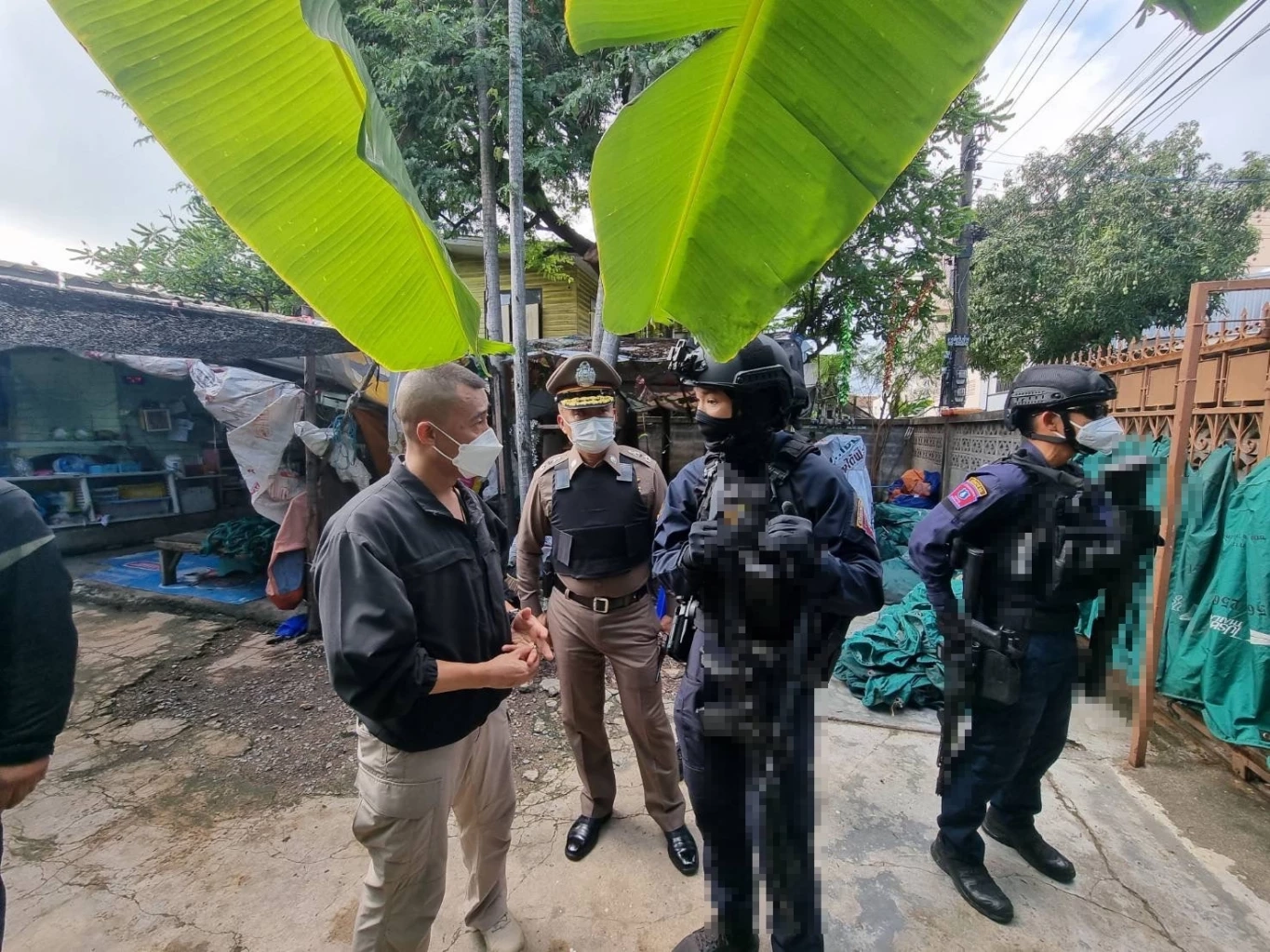 จ่อ 3 ข้อหาหนัก หลังจู่โจมรวบหนุ่มหลอน ยิงเพื่อนตายคาบ้าน