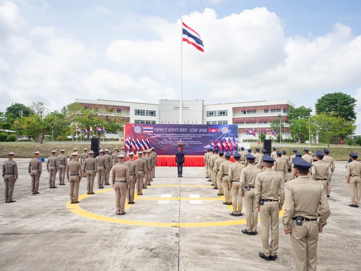การฝึกอบรมการอารักขาและรักษาความปลอดภัยบุคคลสำคัญและต่อต้านการก่อการร้าย